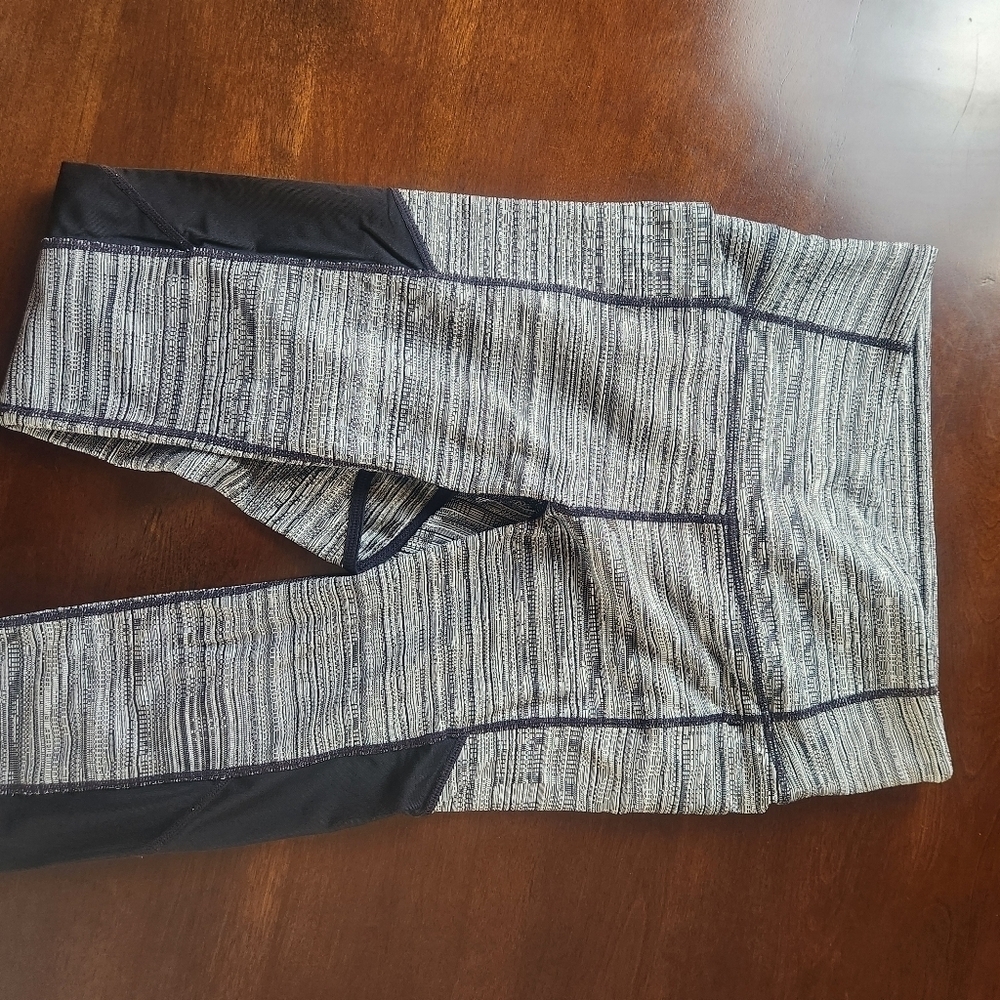 Athleta Mantra Black leggings black, gray, and white size Small - Picture 3 of 13
